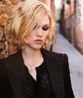 elle-august-2002-003.jpg